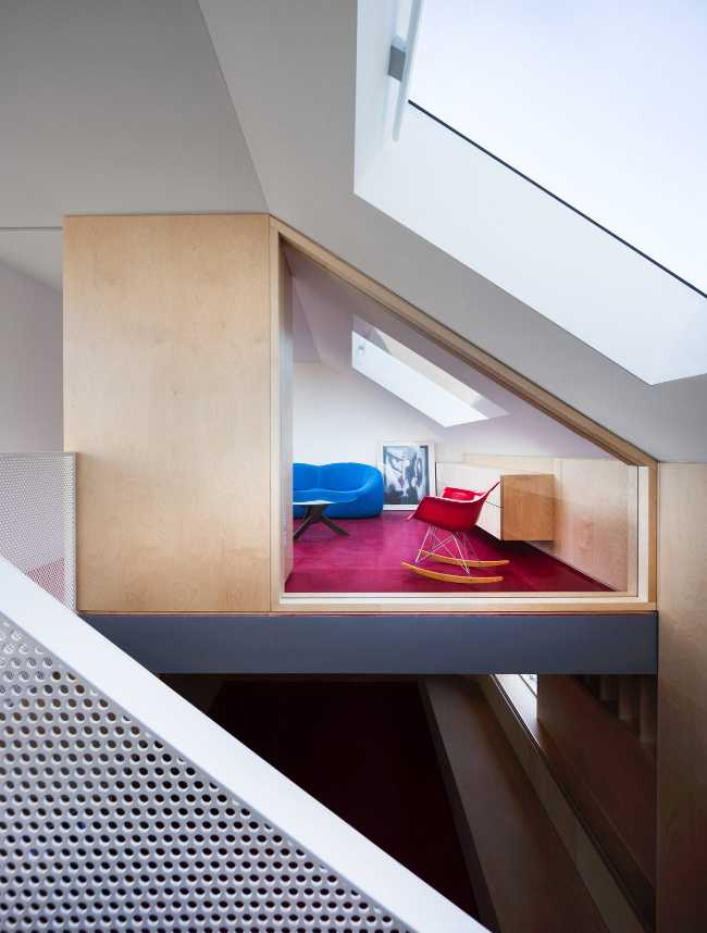 Interior con vidrieras